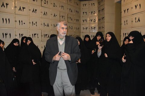 بازدید اساتید خواهر حوزه علمیه خراسان از موزه عبرت