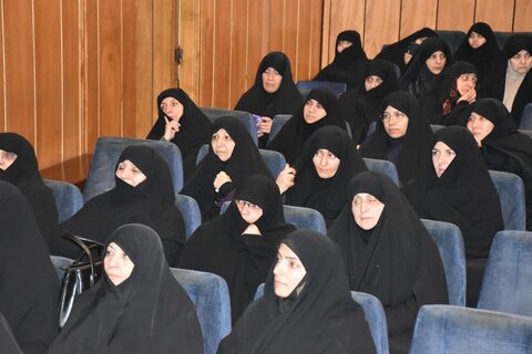 بازدید اساتید خواهر حوزه علمیه خراسان از موزه عبرت