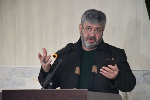 تصاویر/ محفل شعر و روایتگری حماسـه و ایثار  در خوی