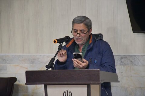 تصاویر/ محفل شعر و روایتگری حماسـه و ایثار  در خوی