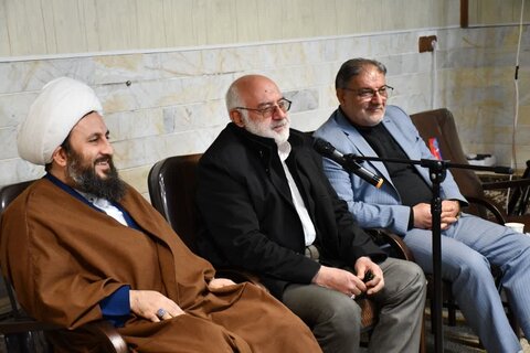 تصاویر/ محفل شعر و روایتگری حماسـه و ایثار  در خوی