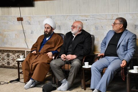 تصاویر/ محفل شعر و روایتگری حماسـه و ایثار  در خوی