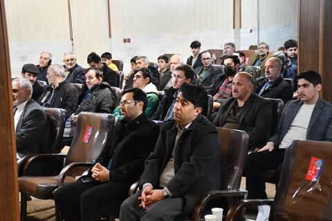 تصاویر/ محفل شعر و روایتگری حماسـه و ایثار  در خوی