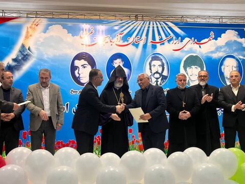 تصاویر/  مراسم گرامیداشت دهه فجر انقلاب اسلامی در کلیسای ارامنه ارومیه