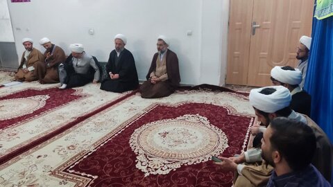 تصاویر/جلسه هم اندیشی مدرسه علمیه امام خمینی شهرستان خمین پیرامون مسئله جذب طلبه