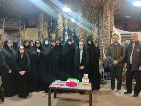 تصاویر/حضور طلاب بسیج فارغ‌التحصیلان موسسه آموزش عالی ریحانة النبی اراک در حسینیه سنگر
