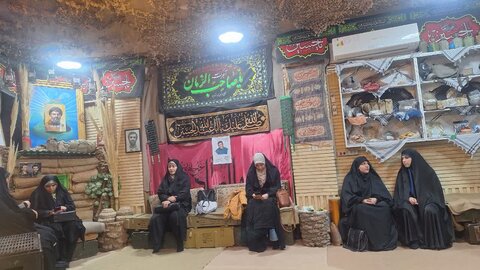 تصاویر/حضور طلاب بسیج فارغ‌التحصیلان موسسه آموزش عالی ریحانة النبی اراک در حسینیه سنگر