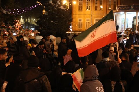 تصاویر/ مراسم گلبانگ الله‌اکبر  در شب جشن چهل و ششمین سال پیروزی انقلاب اسلامی در میدان انقلاب ارومیه