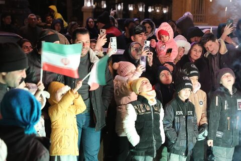 تصاویر/ مراسم گلبانگ الله‌اکبر  در شب جشن چهل و ششمین سال پیروزی انقلاب اسلامی در میدان انقلاب ارومیه