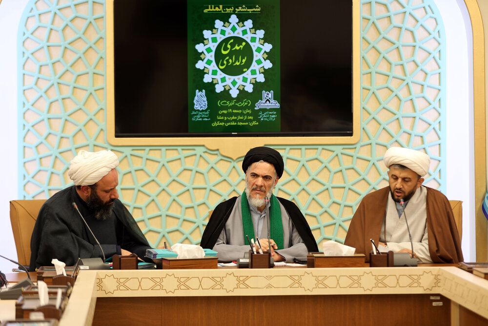 محفل شعر «مهدی یولدادی» با حضور شعرای آذری زبان در مسجد جمکران برگزار شد