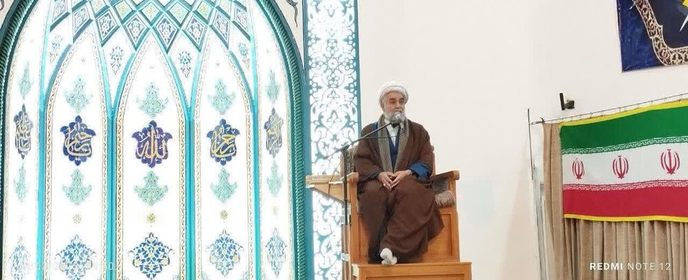 هرجا با اصول و مبانی امامین انقلاب پیش رفتیم پیروز شدیم