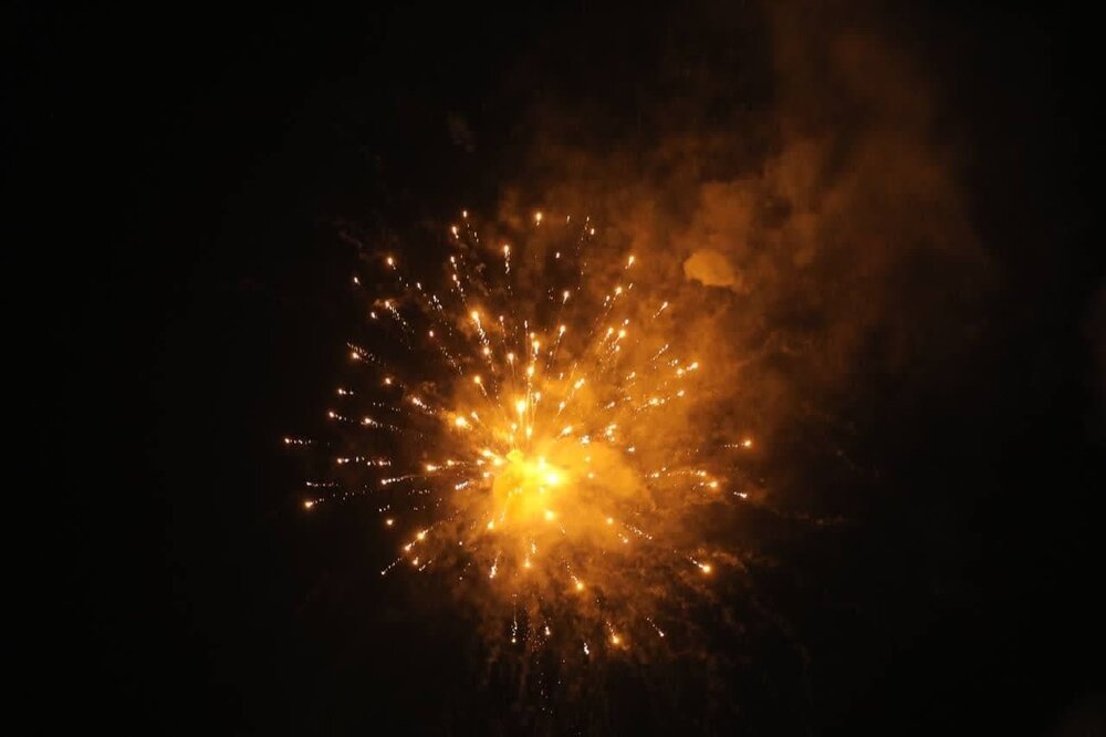 میدان کمالالملک کاشان در شب ۲۲ بهمن غرق نور و تکبیر شد + عکس