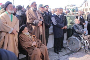 تصاویر/ حضور طلاب و روحانیت در راهپیمایی روز ۲۲ بهمن