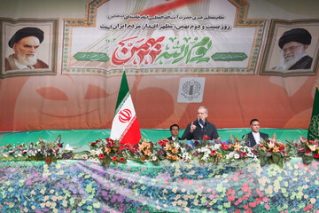 می‌گویند می‌خواهیم مذاکره کنیم، اما تمام توطئه‌ها برای به زانو درآوردن ایران را هم امضا و اعلام می‌کنند