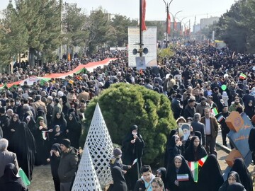 فیلم | حضور مردم انقلابی کاشان در راهپیمایی ۲۲ بهمن