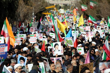 جشنی به وسعت ایران در ام‌القرای جهان اسلام / مردم مثل همیشه پای کار انقلاب + عکس و فیلم