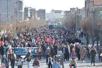 تصاویر/ حضور پرشور اقشار مختلف مردم شهرستان شوط در راهپیمایی ۲۲ بهمن ماه