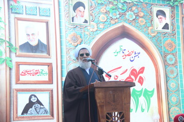 مردم انقلاب خود دشمن را بیرون و حکومت اسلامی را حاکم کردند