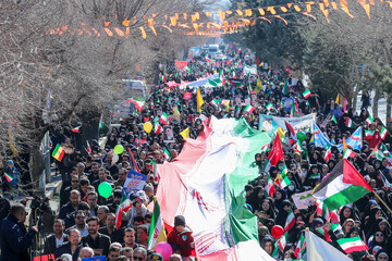 تصاویر/ راهپیمایی مردم شهرکرد در بیست و دوم بهمن ۱۴۰۳