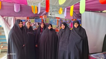 تصاویر/ برگزاری نمایشگاه جواهرانه توسط طلاب مدرسه علمیه کوثر زرندیه در راهپیمایی ۲۲بهمن