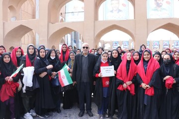 فیلم| حضور دانش آموزان یزدی دربرنامه های فرهنگی راهپیمایی۲۲بهمن