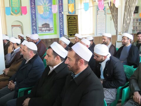 تصاویر/ نشست  هم اندیشی روحانیون متنفذین شیعه و سنی چالدران