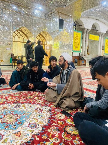 تصاویر/ تجدید میثاق طلاب مدرسه علمیه امام موسی کاظم(ع) برزک با امام راحل و شهدا