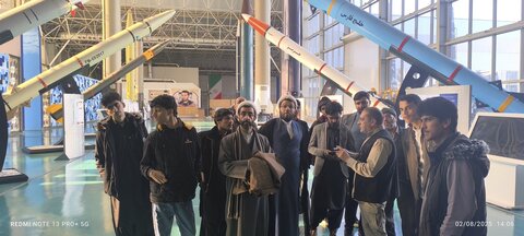 تصاویر/ تجدید میثاق طلاب مدرسه علمیه امام موسی کاظم(ع) برزک با امام راحل و شهدا