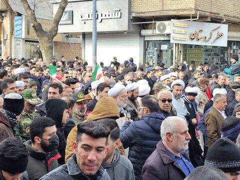 تصاویر/ حضور حماسی مردم سنندج در راهپیمایی ۲۲ بهمن