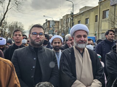 تصاویر/ حضور حماسی مردم سنندج در راهپیمایی ۲۲ بهمن