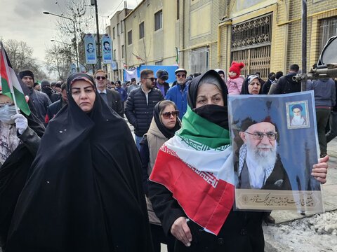 تصاویر/ حضور حماسی مردم سنندج در راهپیمایی ۲۲ بهمن