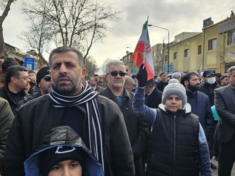 تصاویر/ حضور حماسی مردم سنندج در راهپیمایی ۲۲ بهمن