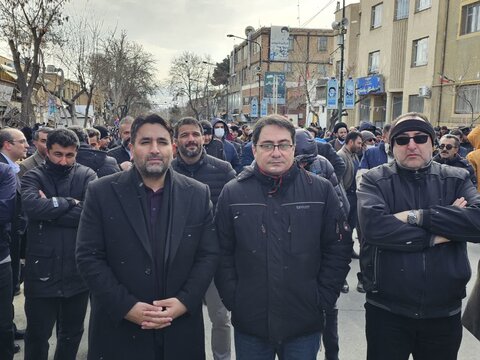 تصاویر/ حضور حماسی مردم سنندج در راهپیمایی ۲۲ بهمن
