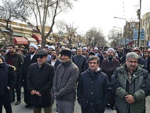 تصاویر/ حضور حماسی مردم سنندج در راهپیمایی ۲۲ بهمن
