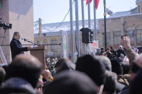 تصاویر/حضور طلاب و روحانیت در راهپیمایی روز 22 بهمن