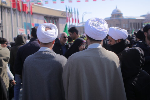 تصاویر/حضور طلاب و روحانیت در راهپیمایی روز 22 بهمن