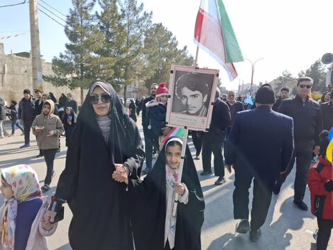 تصاویر/حضور پرشور مردم انقلابی کاشان در راهپیمایی 22 بهمن