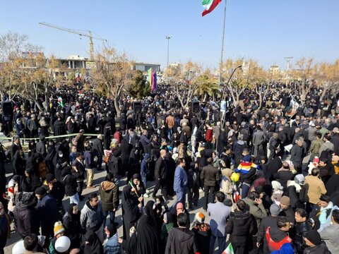 تصاویر/حضور پرشور مردم انقلابی کاشان در راهپیمایی 22 بهمن