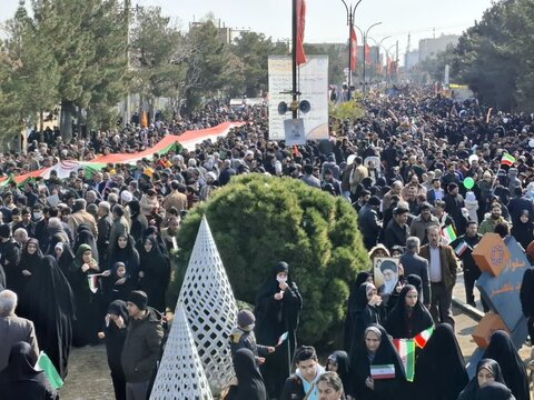 تصاویر/حضور پرشور مردم انقلابی کاشان در راهپیمایی 22 بهمن