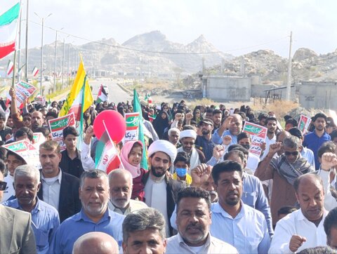 تصاویر/ حضورپرشور مردم غیور بخش سندرک درراهپیمایی۲۲بهمن