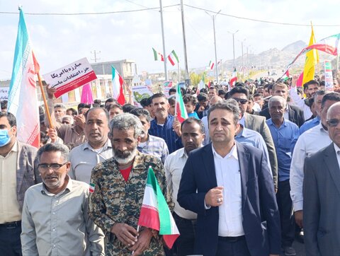 تصاویر/ حضورپرشور مردم غیور بخش سندرک درراهپیمایی۲۲بهمن