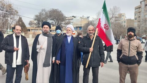 تصاویر حضور حوزویان بروجرد در راهپیمایی یوم الله ۲۲ بهمن