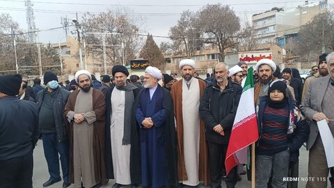 تصاویر حضور حوزویان بروجرد در راهپیمایی یوم الله ۲۲ بهمن