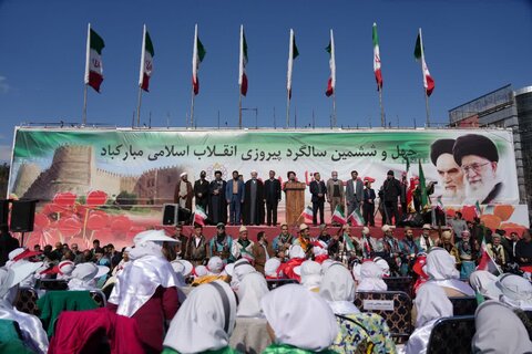 تصاویر حضور گسترده مردم خرم آباد در راهپیمایی یوم الله ۲۲ بهمن