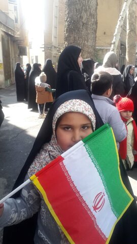 تصاویر/حضور پرشور طلاب و اساتید وکادر مدرسه علمیه فاطمیه محلات در راهپیمایی ۲۲بهمن