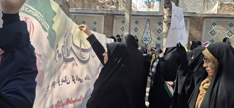 تصاویر/حضور پرشور طلاب و اساتید وکادر مدرسه علمیه فاطمیه محلات در راهپیمایی ۲۲بهمن