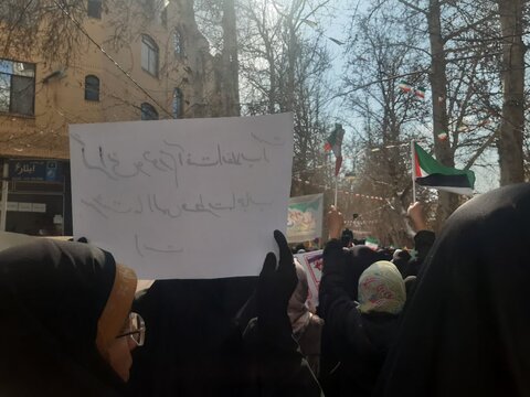 تصاویر/حضور پرشور طلاب و اساتید وکادر مدرسه علمیه فاطمیه محلات در راهپیمایی ۲۲بهمن