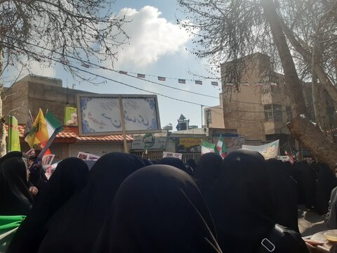 تصاویر/حضور پرشور طلاب و اساتید وکادر مدرسه علمیه فاطمیه محلات در راهپیمایی ۲۲بهمن