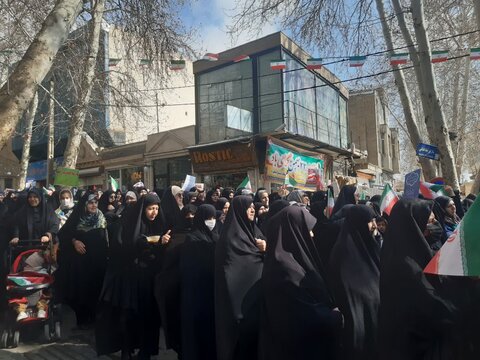 تصاویر/حضور پرشور طلاب و اساتید وکادر مدرسه علمیه فاطمیه محلات در راهپیمایی ۲۲بهمن