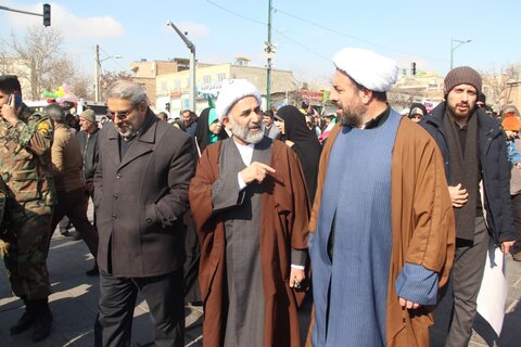 تصاویر / راهپیمایی یوم الله 22 بهمن در قزوین